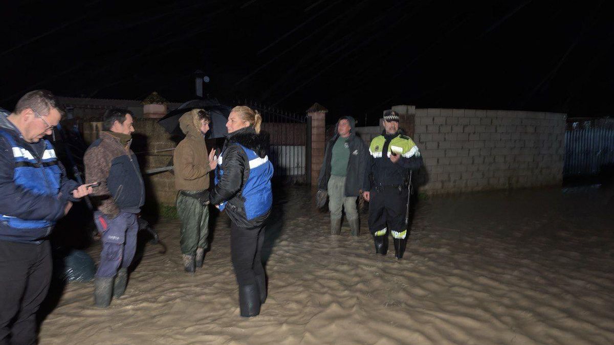 Desalojan las viviendas de Guadalvalle ante la crecida del Guadalquivir
