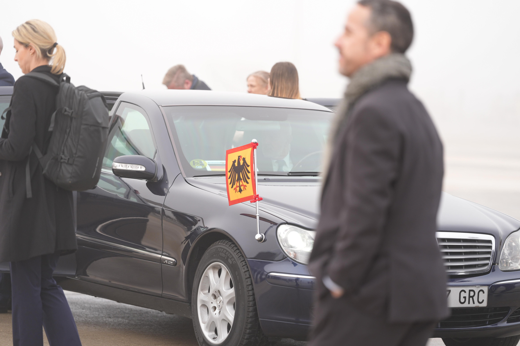 Coche presidencial y escoltas, en Foronda