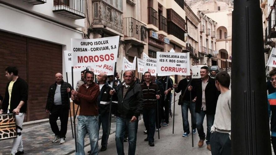 Protesta de los trabajadores del IES Francisco Ros Giner de Lorca