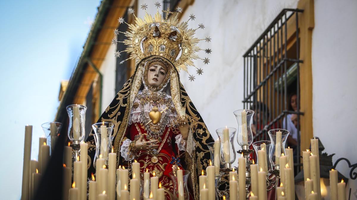 La procesión de la Hermandad de Los Dolores, en imágenes