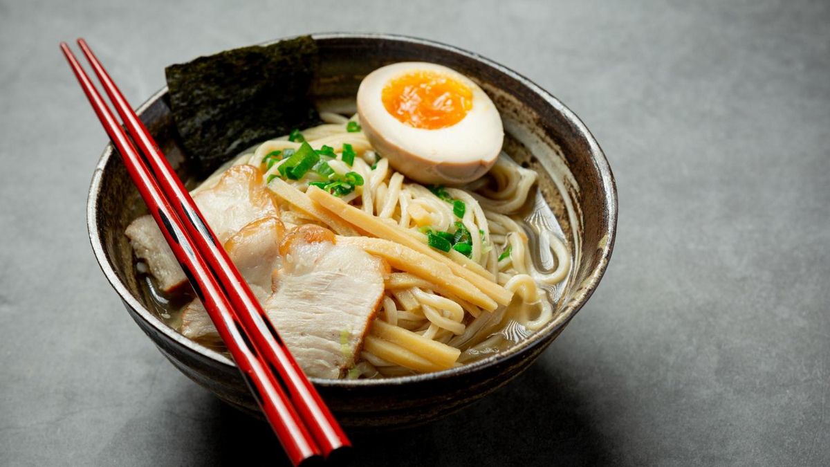 Cómo convertir el ramen de supermercado en todo un manjar