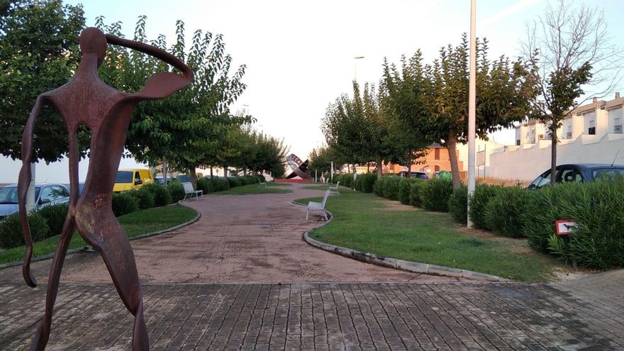 Las calles y jardines de Benigànim se han vaciado.