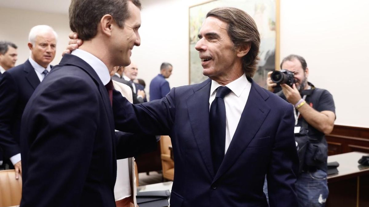 Aznar pide al PP volver a ser "reconocible" para no ser un partido "desahuciado" ante el auge de Cs