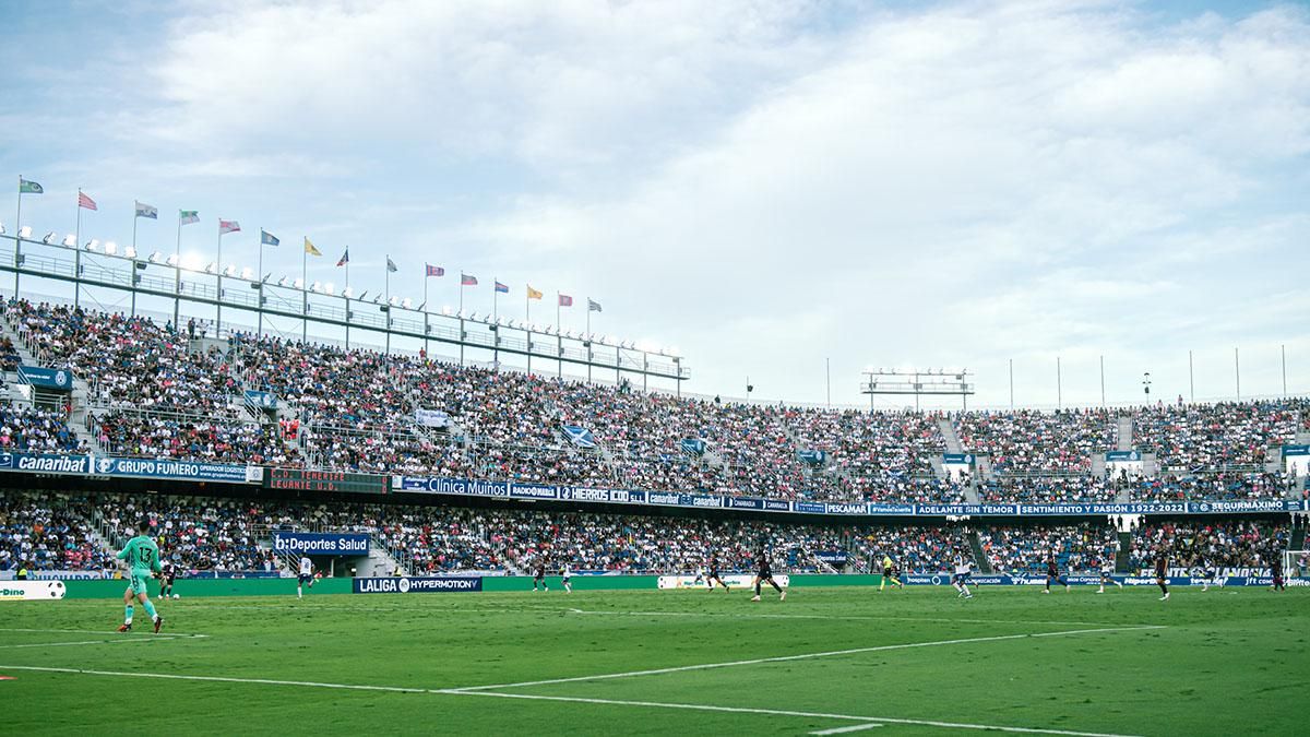 Una empresa cordobesa moderniza el estadio Heliodoro Rodríguez López de Tenerife