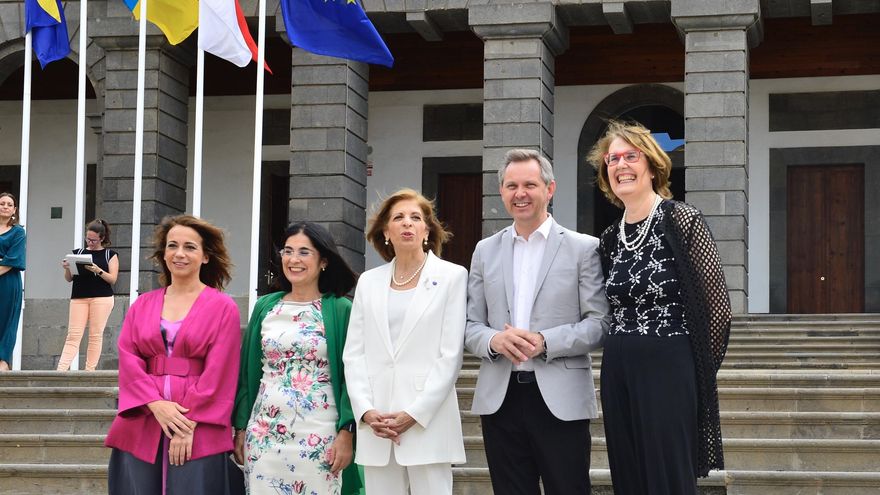 La comisaria europea de Salud apela en su visita a Gran Canaria a trabajar "muy duro" por una Europa más sana