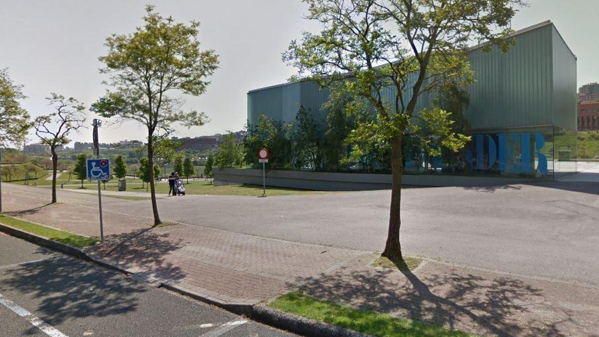 Imagen exterior de las instalaciones de Escenario Santander en el parque de Las Llamas.