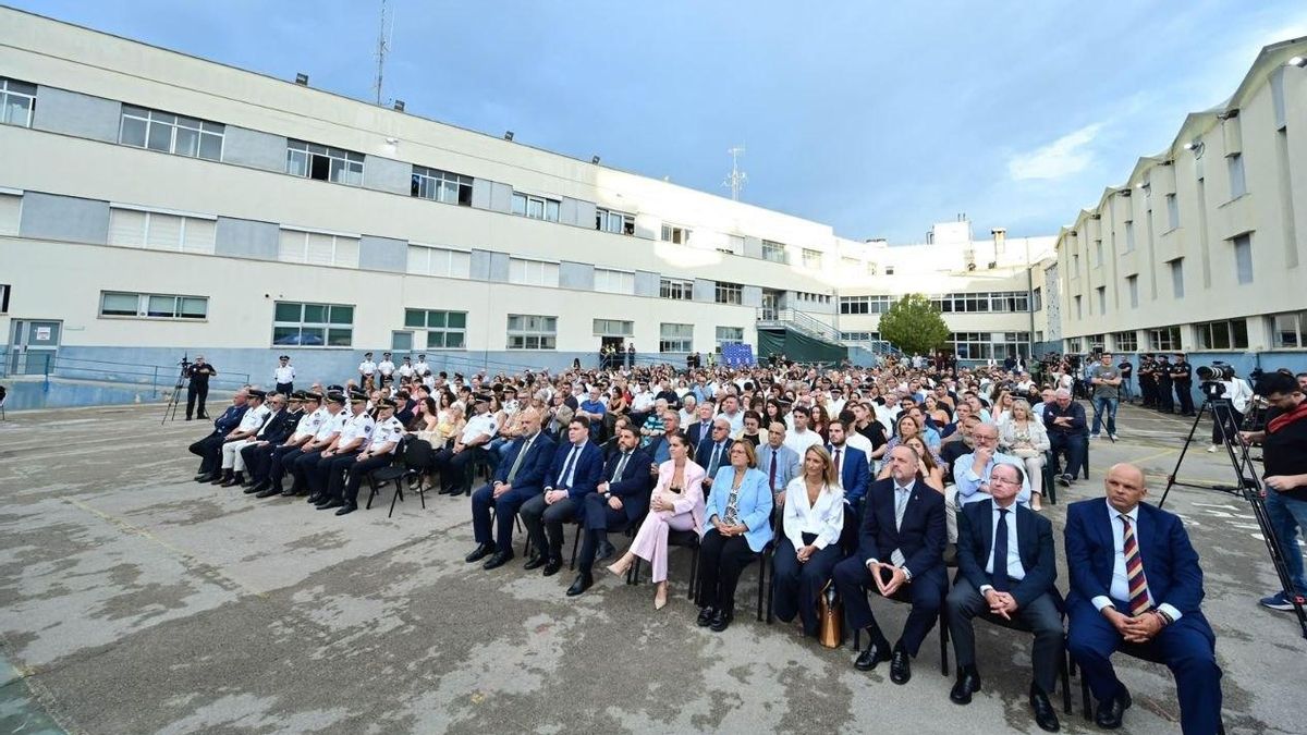 El acto de condecoración celebrado por el Ajuntament de Palma