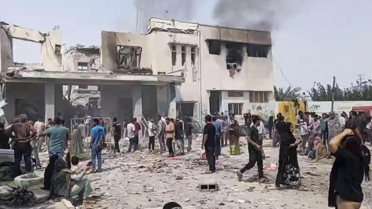 Irán llora a las más de 140 víctimas del bombardeo de un colegio para niñas: “Es la noticia más amarga"