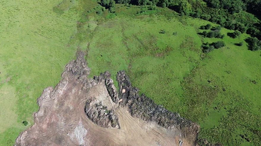 Colectivos vecinales denuncian la "destrucción" de humedales en la Sierra del Escudo por las obras del polígono eólico