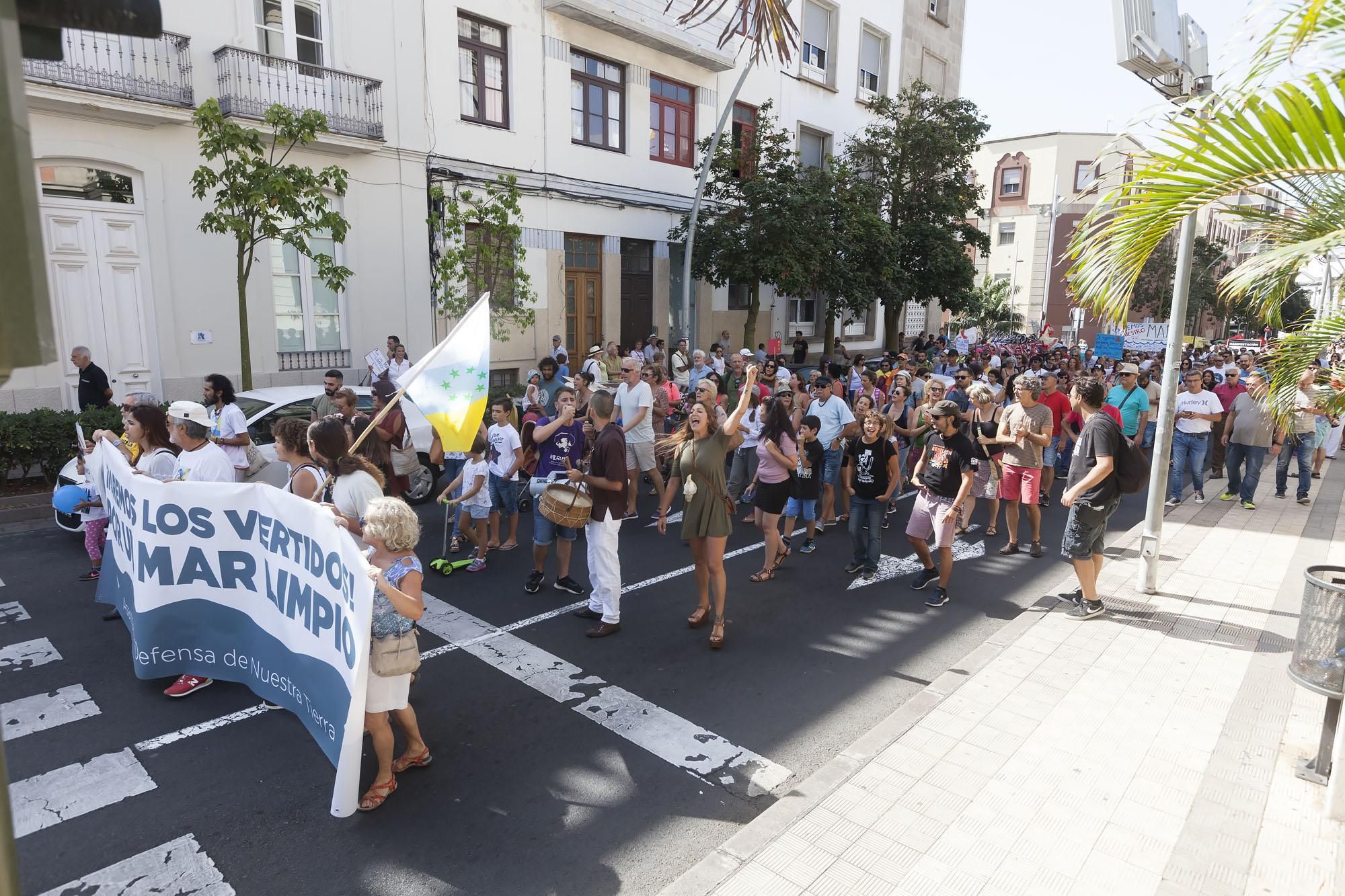 Vista más general de las personas que este sábado se movilizaron en Santa Cruz