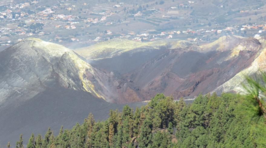 Cráter del volcán Tajogaite.