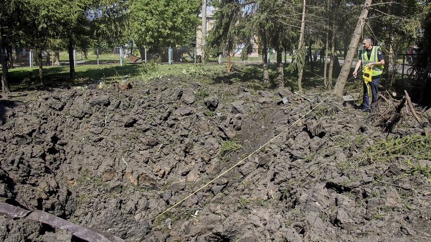 Impacto de un misil cerca de una escuela en Ucrania.