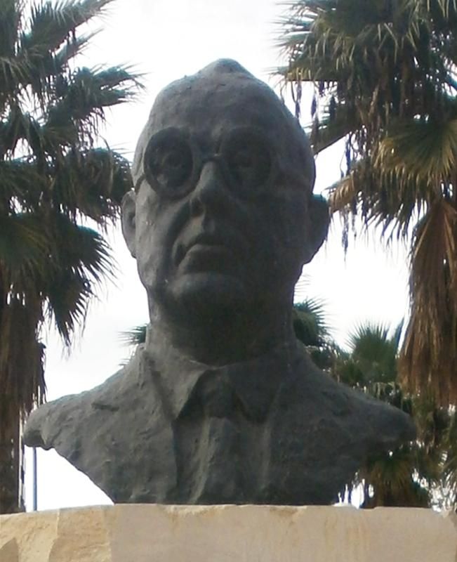 Busto de Franklin Albricias en Alicante