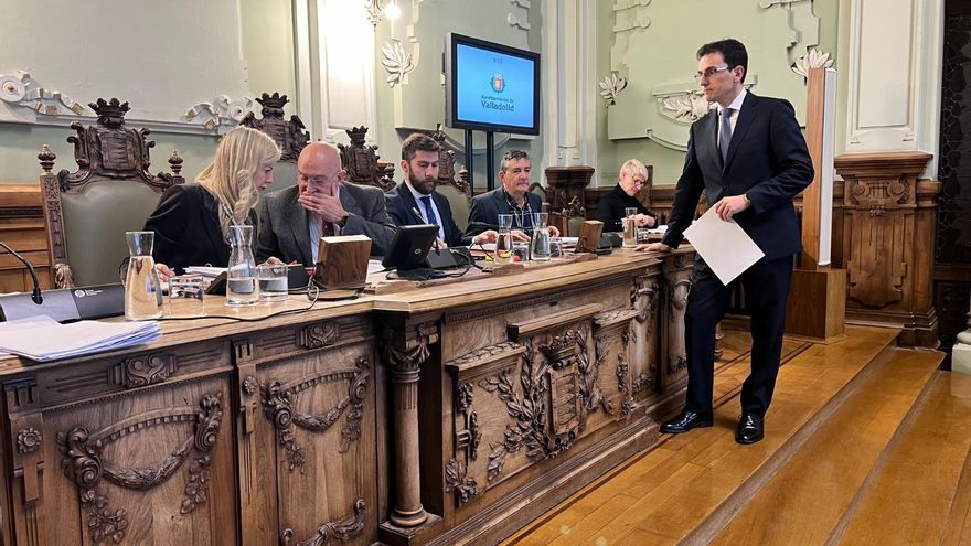 El PSOE arremete contra Carnero y cree que está "inhabilitado" como moderador tras sus críticas a un profesor universitario socialista