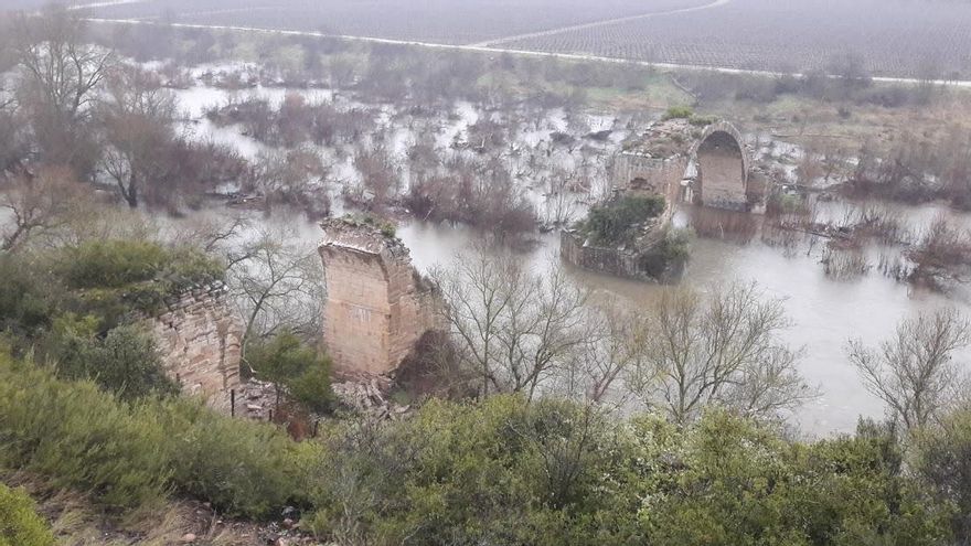 El puente romano ubicado sobre el río Ebro entre Álava y Logroño colapsa por culpa de las condiciones climatológicas
