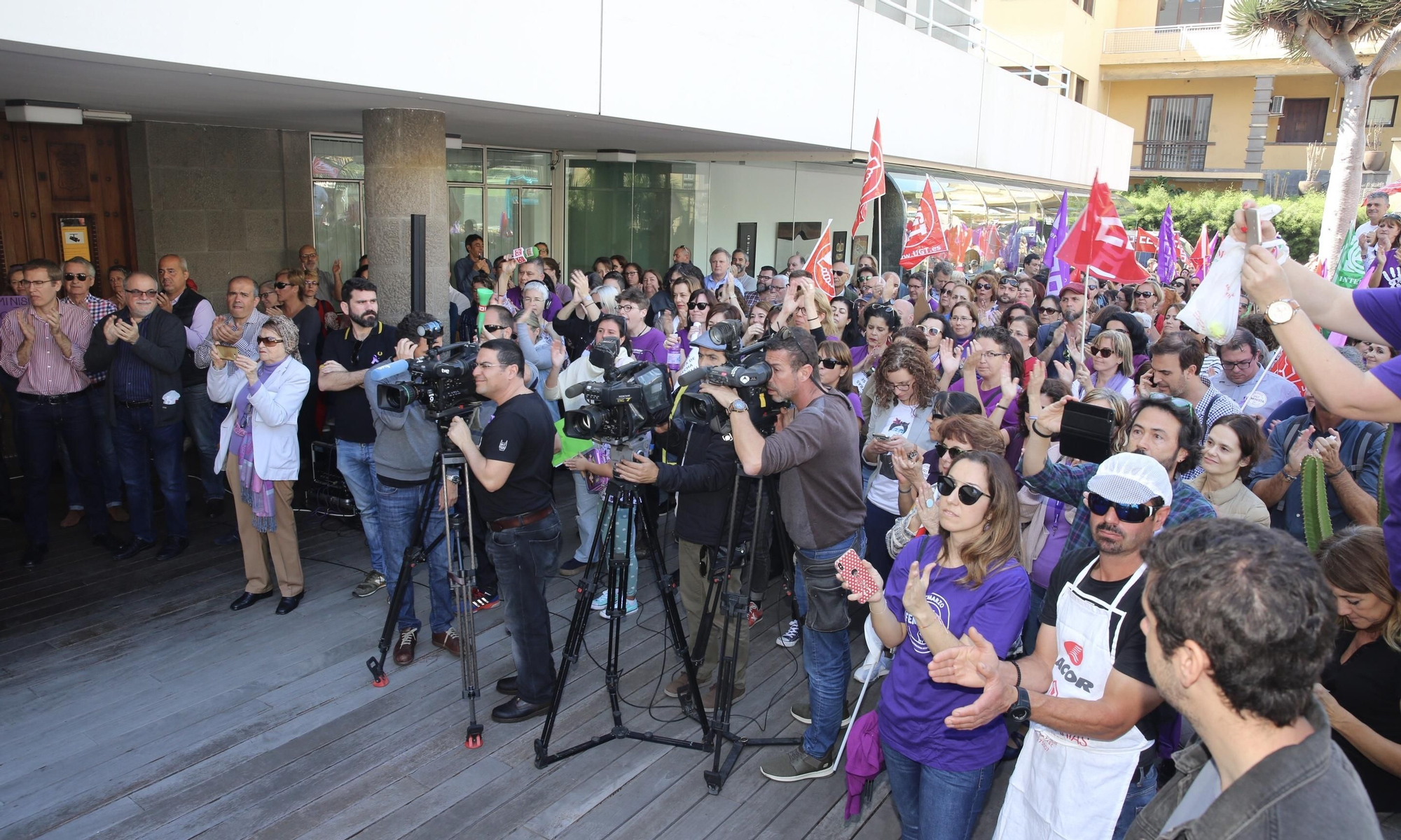 Concentración de sindicatos en el Cabildo de Gran Canaria. (Alejandro Ramos).
