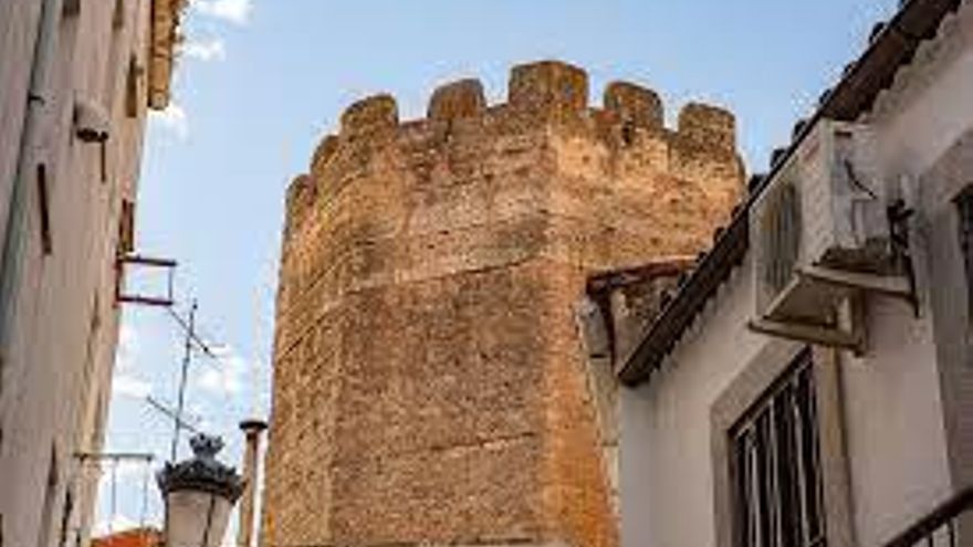 La Audiencia confirma que Torre Redonda y un tramo de la muralla de Cáceres son del Ayuntamiento