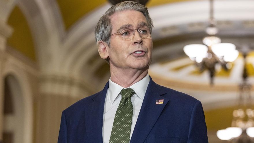 Tras el respaldo de Estados Unidos y la suspensión de retenciones, cae el dólar, baja el riesgo país y suben acciones y bonos