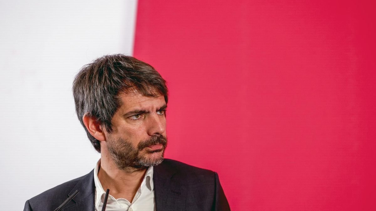 El ministro de Cultura y portavoz de Movimiento Sumar, Ernest Urtasun durante la rueda de prensa celebrada en la sede del movimiento este lunes en Madrid.