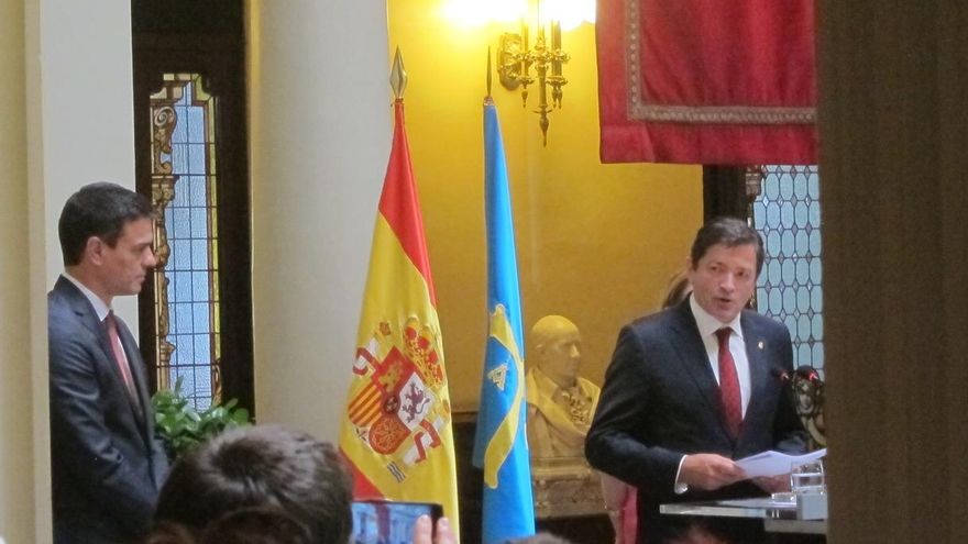 Pedro Sánchez comparte la propuesta reformista de Javier Fernández para reforzar lazos entre territorios de España