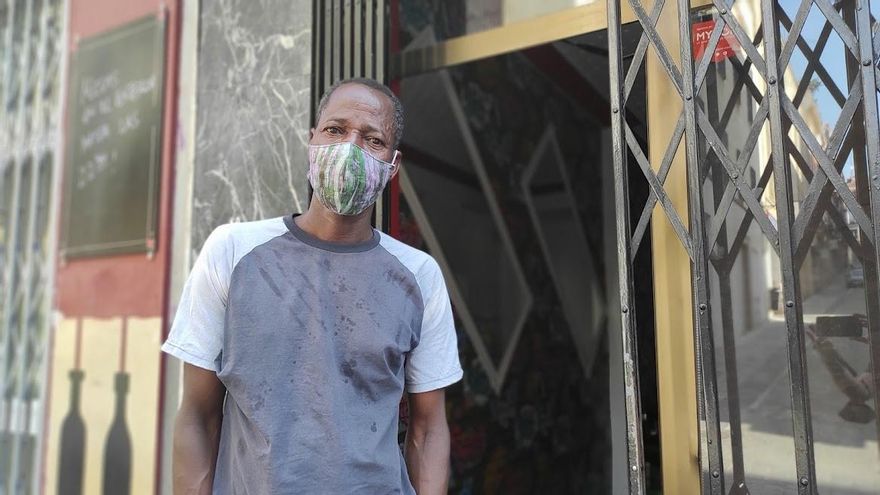 El agricultor de Lavapiés que ha donado 15.000 kilos de comida en pandemia y que lo ha perdido todo en un incendio