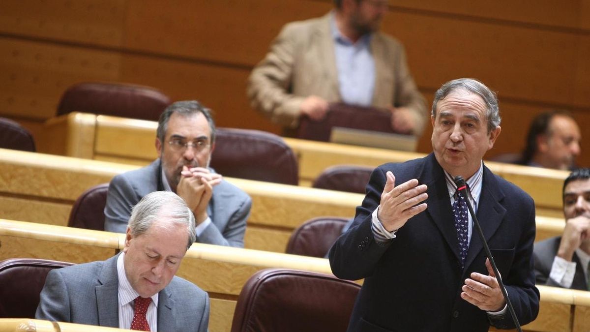 Anasagasti dice que Bergara "no es racista" y pide a Madina vivir en el barrio Txabarri para no decir "imbecilidades"