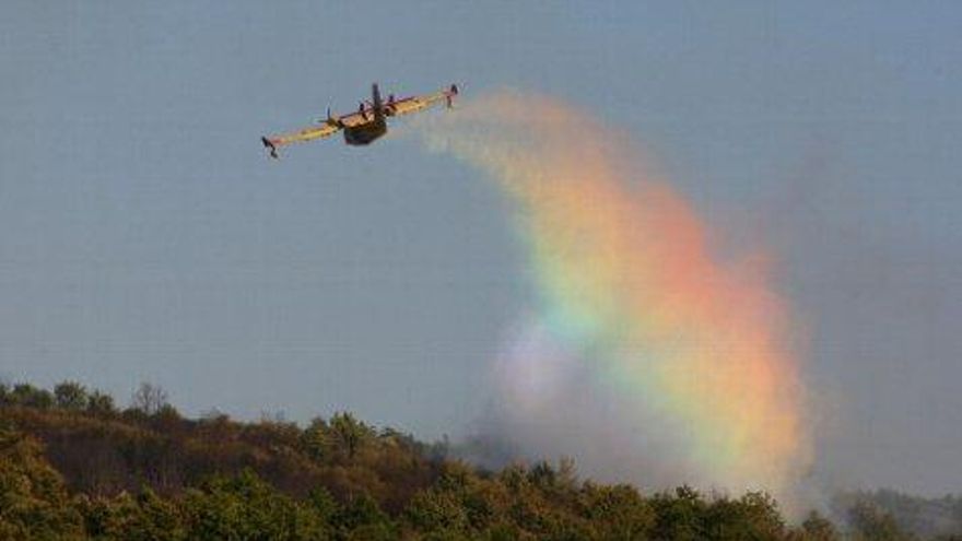 César Sánchez / ICAL Incendio en la localidad de San Juan de Paluezas, en el término municipal de Borrenes