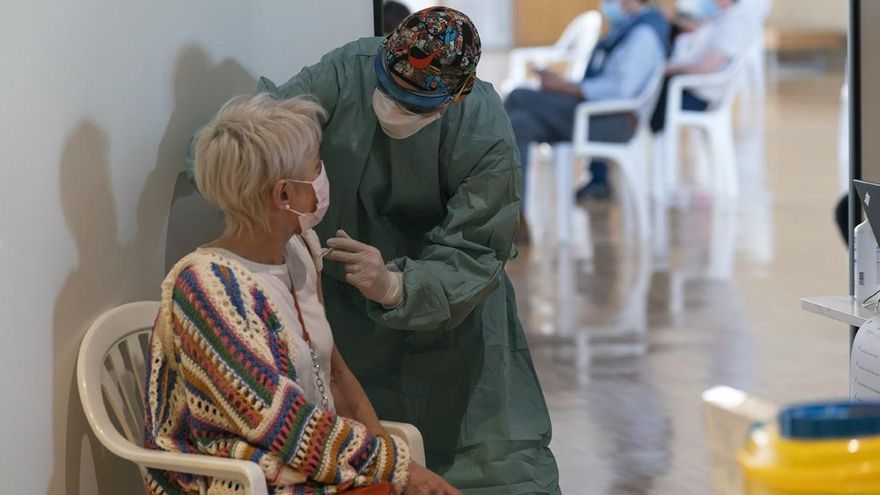 Cantabria mantendrá el ritmo récord de vacunación pese a los problemas de suministro y pondrá otras 24.000 dosis esta semana