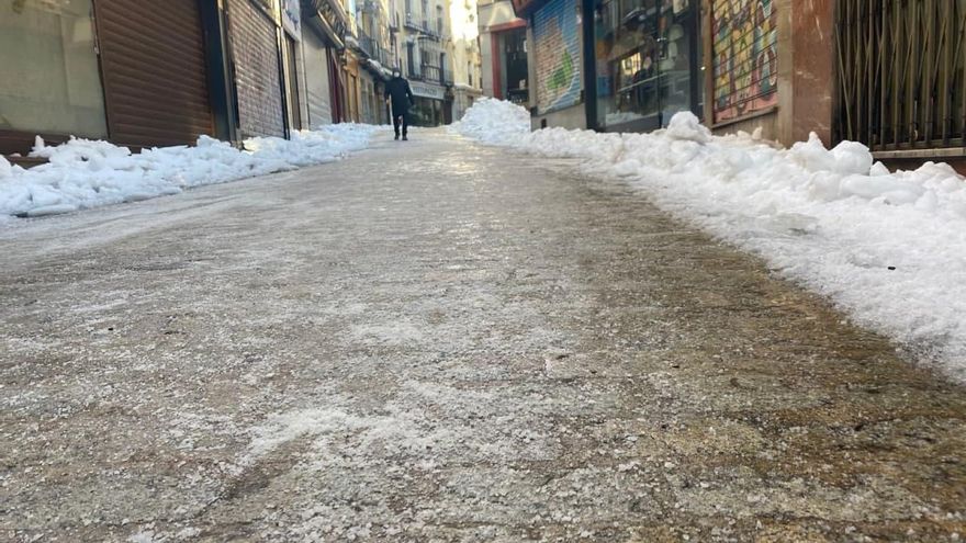 La calle Comercio de Toledo, con sal