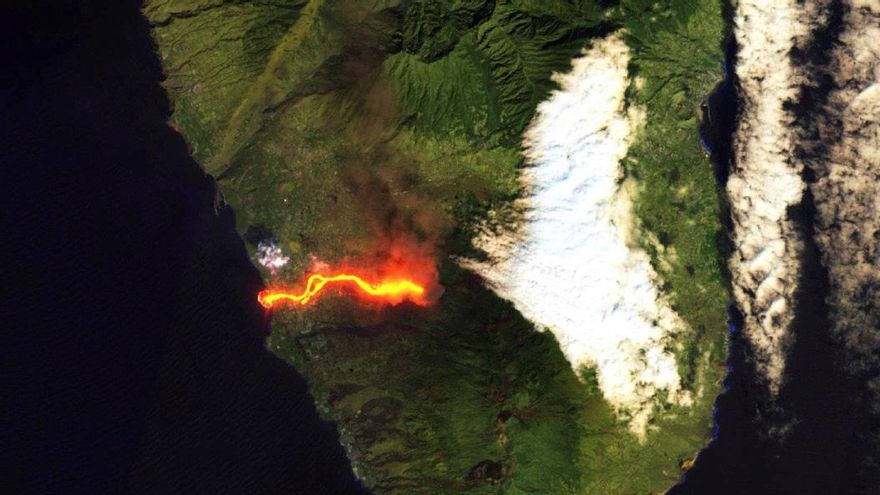 Imagen de la erupción de La Palma tomada por el satélite Sentinel-2 del programa CopernicusEU. Algunas estaciones de control de la calidad del aire próximas al volcán de la isla española de La Palma han detectado un aumento en la concentración de dióxido de azufre (SO2) en las emisiones que por el momento no representan un riesgo para la salud, según el Departamento de Seguridad Nacional (DSN). EFE/ CopernicusEU