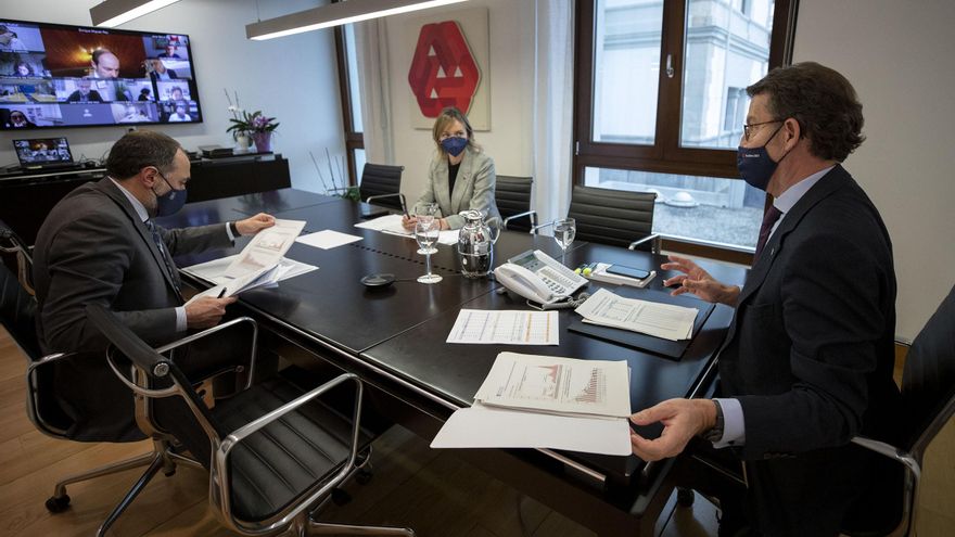 Alberto Núñez Feijóo preside la reunión del comité clínico que decide la desescalada gallega