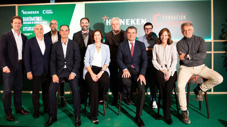 Algunos expertos participantes en la elaboración de este barómetro, durante su presentación.