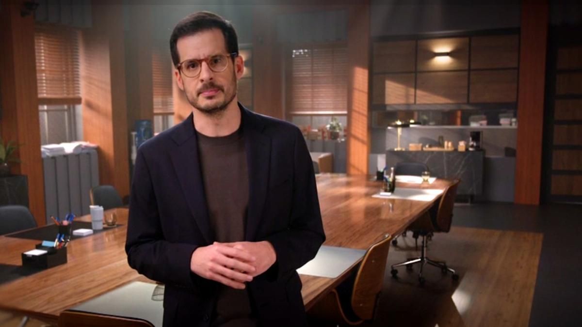 RTVE enseña el plató de 'El juicio', detalla la mecánica del programa y juega al misterio con el papel de José Luis Sastre