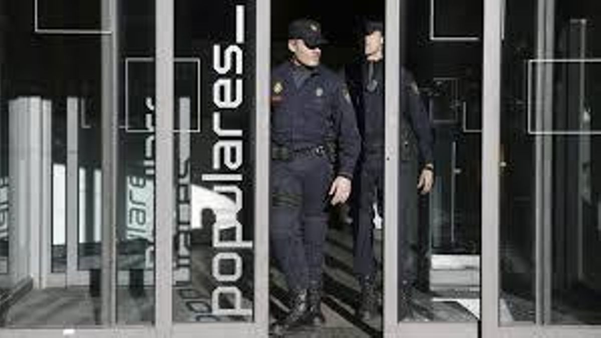 Policías registran la sede central del PP en 2015 dentro de la investigación de su caja B