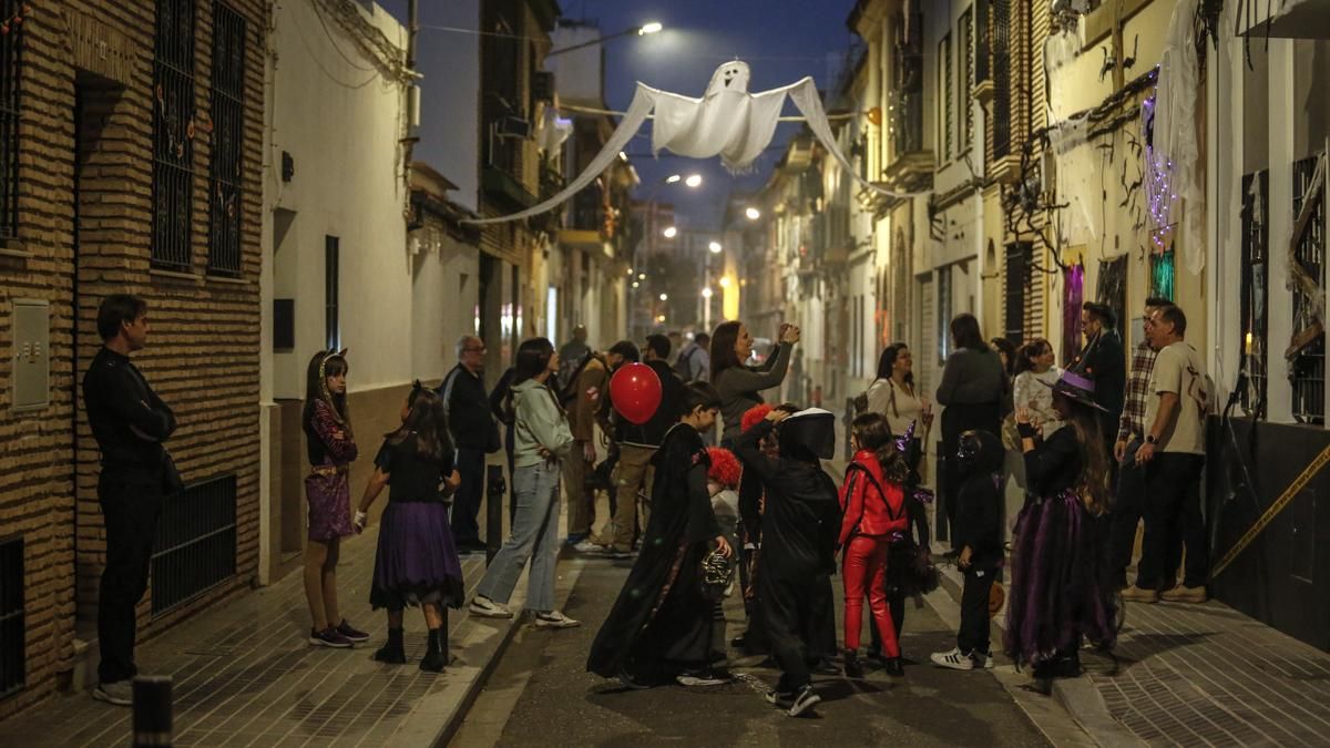 La calle López de Alba celebra su Halloween