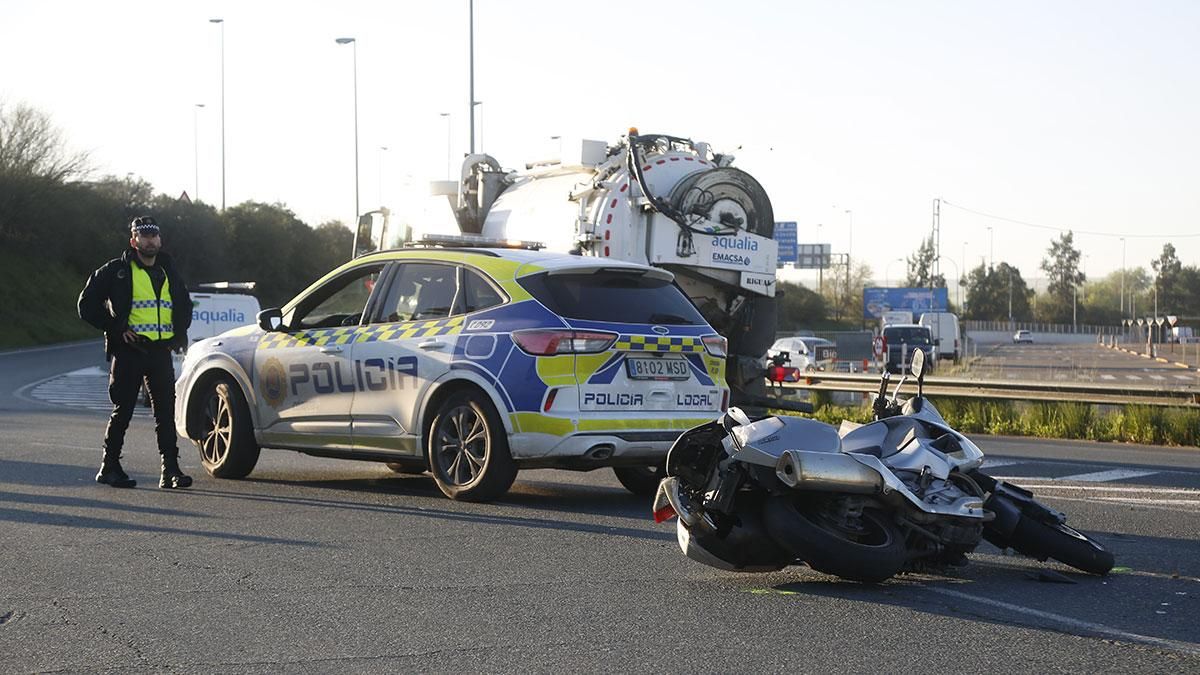 Herido grave un motorista tras una colisión con un camión