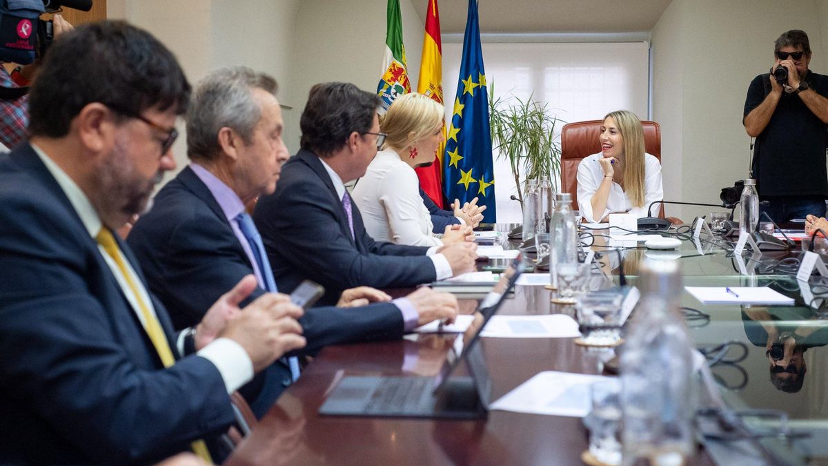 Los sindicatos y la patronal piden un "esfuerzo" para evitar el adelanto electoral en Extremadura