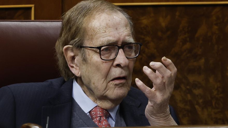 Tamames acusa a los partidos de llevar a España de vuelta a 1936