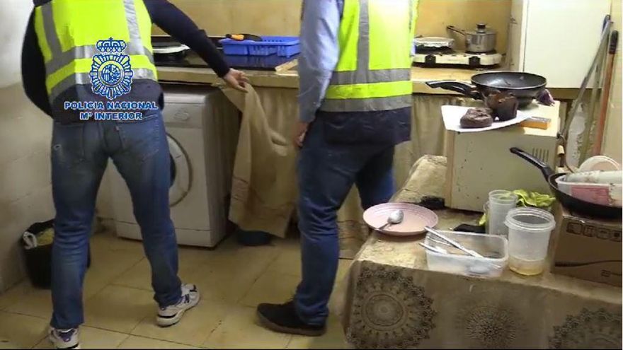 Detienen a un policía local por alquilar infraviviendas y trasteros insalubres a decenas de migrantes en Palma