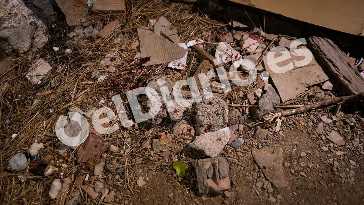 Sangre en el lugar donde un grupo de migrantes denuncian haber sido víctimas paliza en una redada de militares el pasado 11 de septiembre.