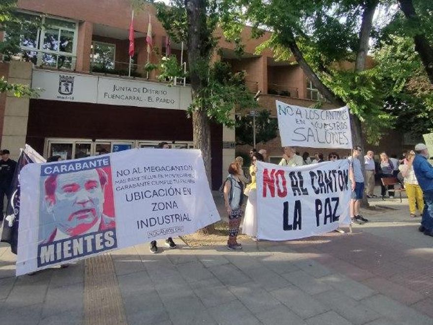 Frente a la Junta Municipal de Fuencarral-El Pardo