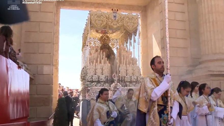 María Santísima Reina de Nuestra Alegría llega a carrera oficial.