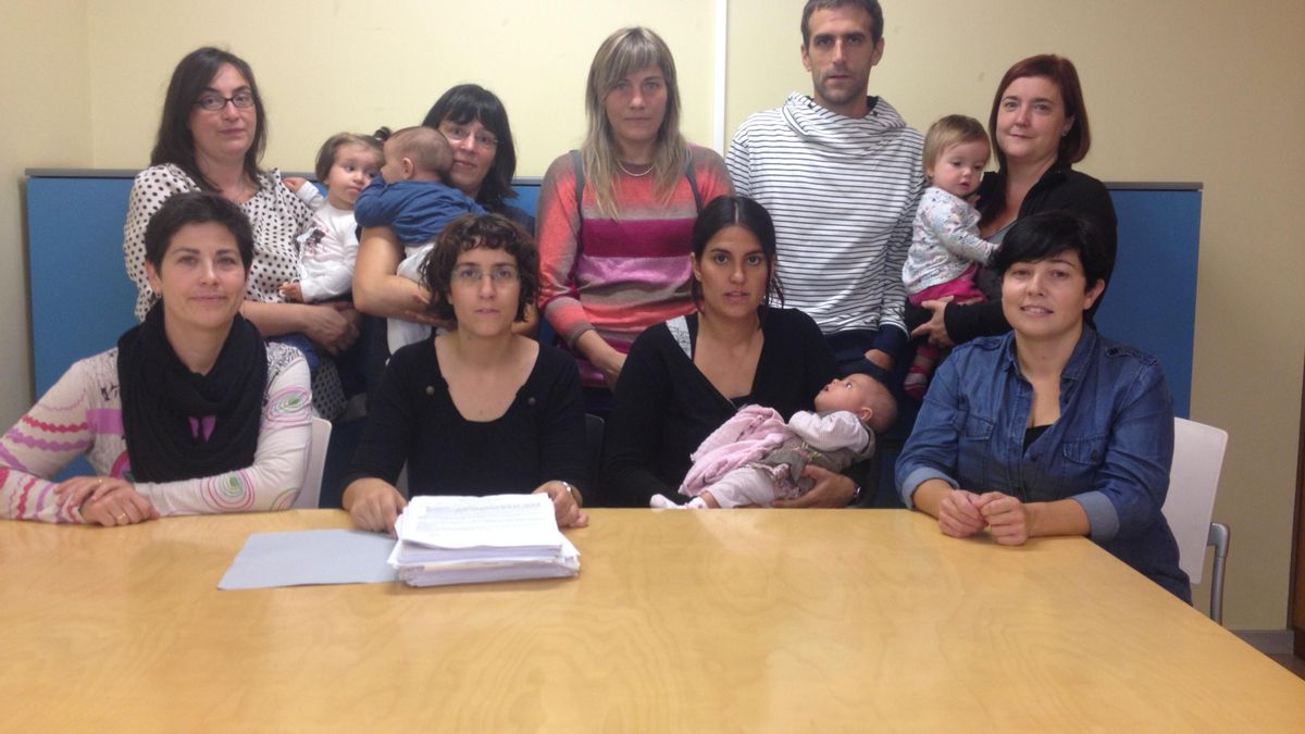 Las impulsoras de la plataforma minutos antes de entregar los recursos de alzada.