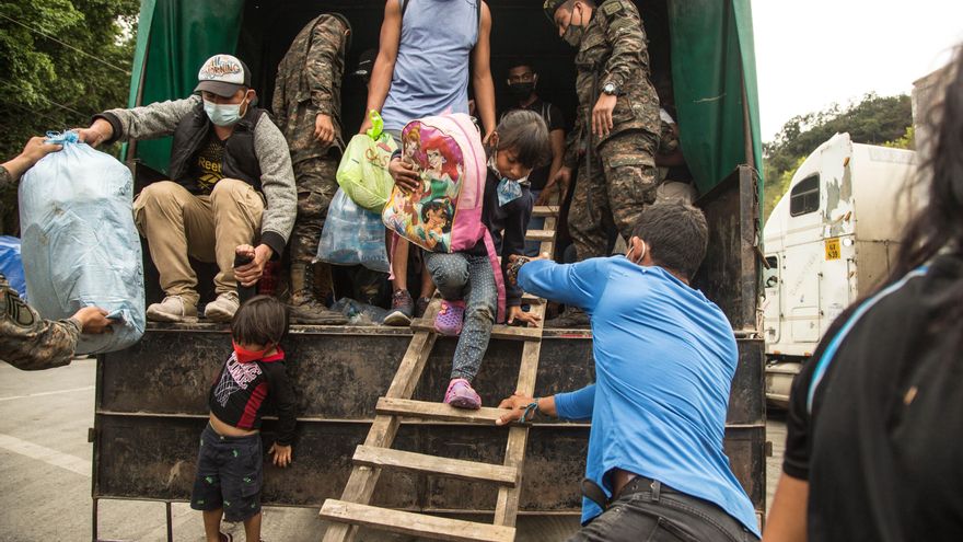 Migrantes hondureños vuelven abatidos a su país, tras un fallido intento por llegar a EE.UU.