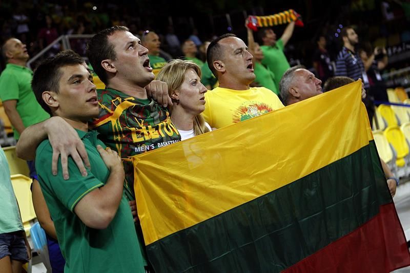 Aficionados en la sede de Gran Canaria del Mundobasket 2014. Efe.