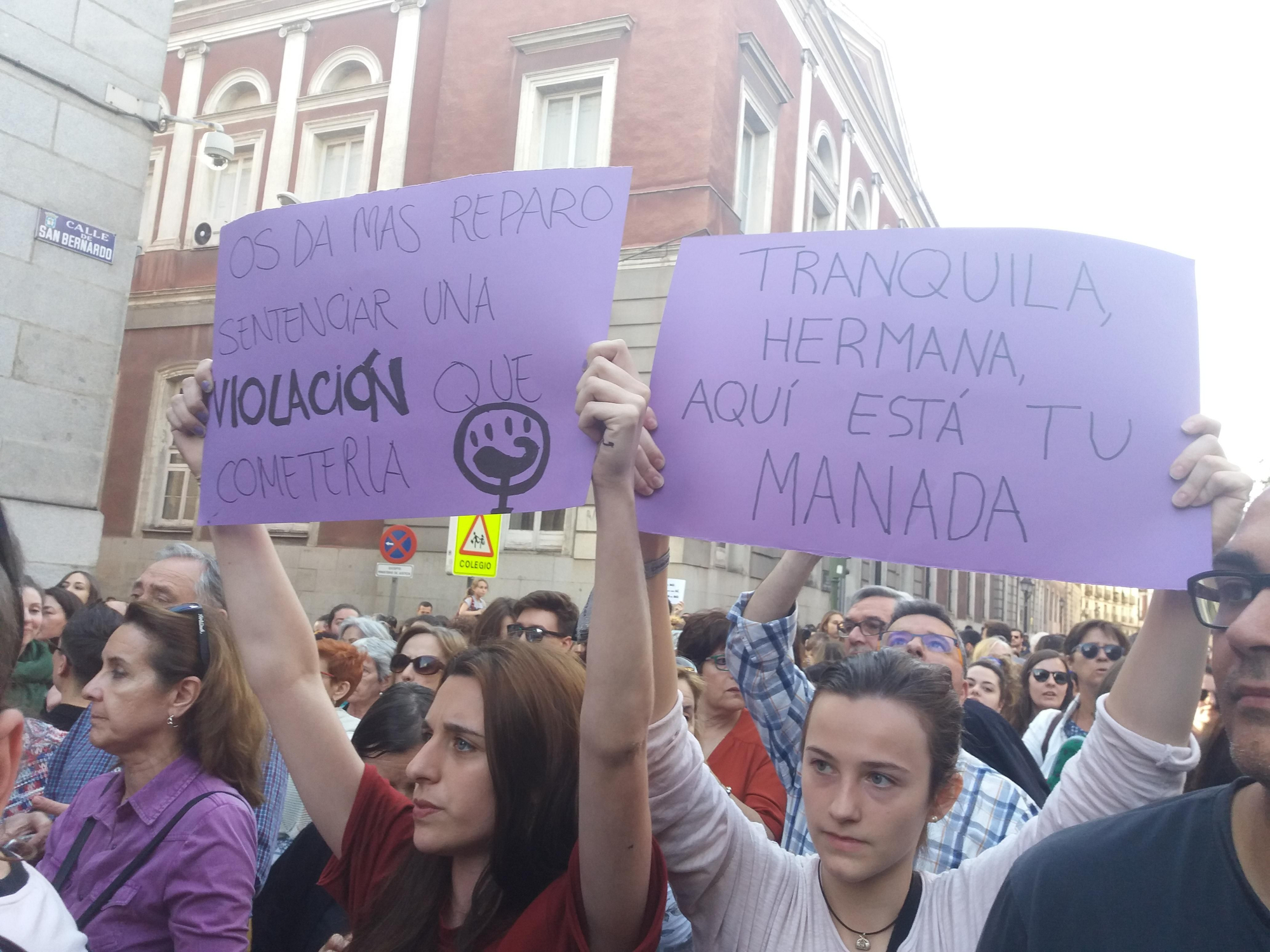 La manifestación de Madrid contra 'la manada', frente al Ministerio de Justicia / Marta Borraz