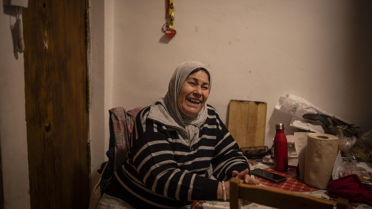 Los migrantes sin papeles que se acogerán a la regularización: "Por fin podremos trabajar dignamente"