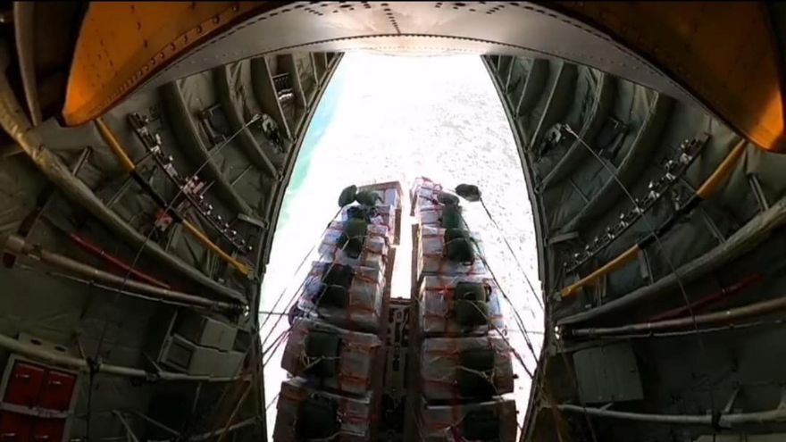 Dos aviones militares de Indonesia descargan 800 toneladas de ayuda sobre Gaza