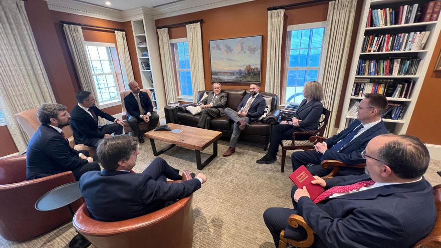 Ni foto con Trump ni hueco en su toma de posesión: el fiasco del viaje de Abascal a Washington del que presume Vox