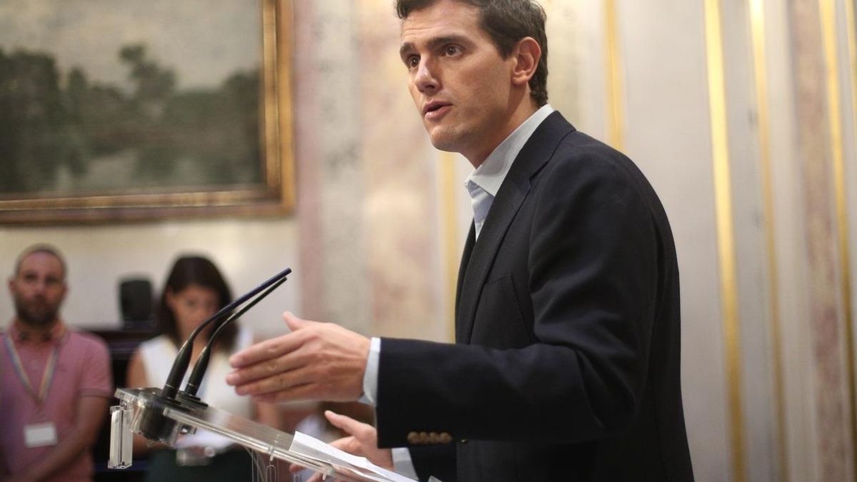 Rivera acusa a PSOE de querer criminalizar a los rivales difundiendo su foto con Iglesias: ¿Hasta dónde llegará Sánchez?